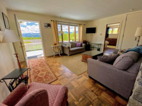 3L Cabin in picturesque Sugar Hill, breathtaking views, minutes from White Mountains attractions Franconia